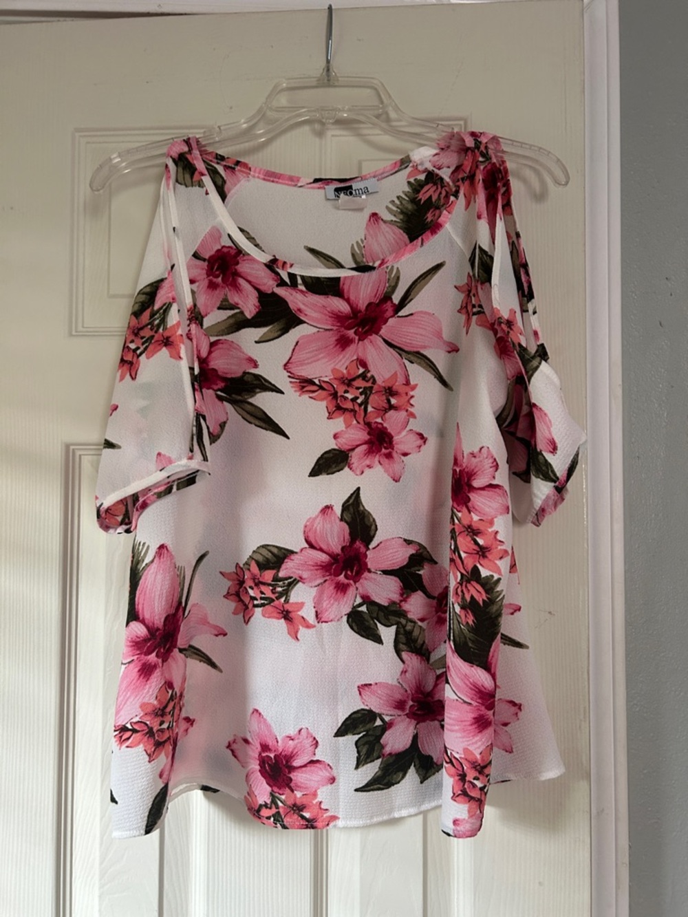 BOGO 1/2off🎒35%off3🛴 Neoma pink white floral cold shoulder top